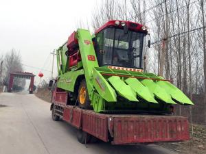 山東臨沂市發(fā)送一臺(tái)，新的市場(chǎng)新經(jīng)銷商用戶，今年穗莖兼收玉米收獲機(jī)的市場(chǎng)前景無限啊！我們要在2017年擼起袖子大干了